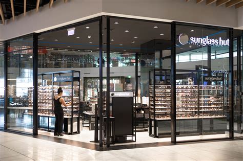 sunglass hut auckland airport